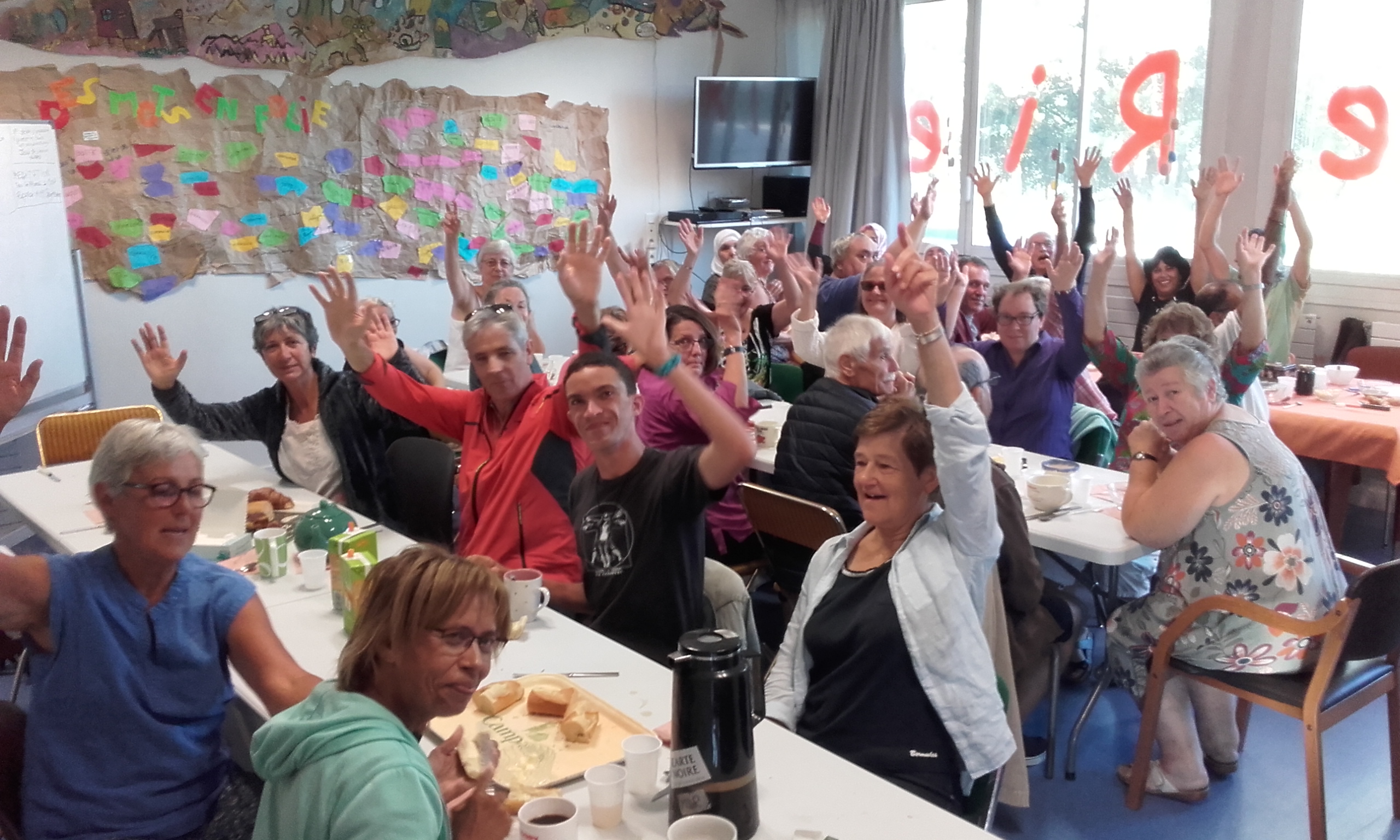 Nos activités avant la COVID-19, agréable moment !! les ateliers de rue de répavélo, jardin partagé, la cuisine, AG, la Méditation à 25 personnes, repas et réunions de bénévoles….